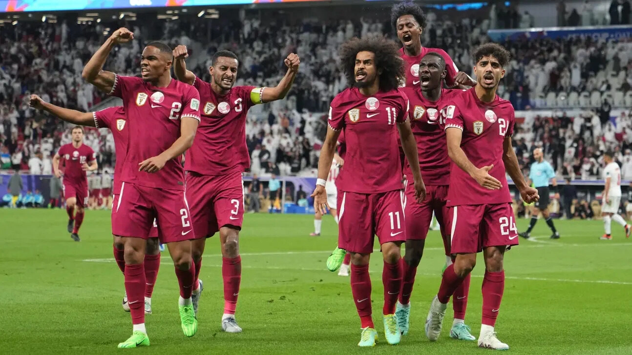 Julen Lopetegui đang đối mặt với bài toán nan giải khi hàng thủ Qatar vỡ vụn