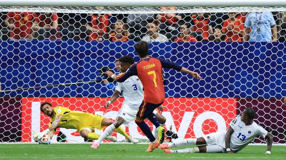 La Roja buộc phải giành chiến thắng để lấy lại lợi thế trong cuộc đua vé vào vòng knock-out